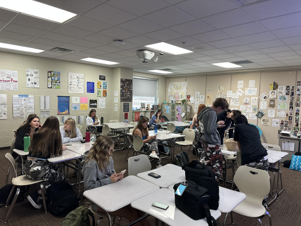 English teacher and journalism adviser Alissa Hansen’s Hawk Time on Friday, Sept. 8 consisted of The Talon, AHS’s student-run news team staff. The Talon is brainstorming ideas for their website and social media, and preparing for the upcoming field trip to Iowa City for the Iowa High School Press Association. This is one of many different Hawk Time’s that students can sign up for.