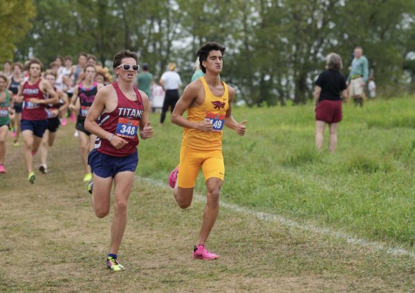TCA Titans runner Mathew Edwards (left) and Ankeny Hawks runner Ethan Zuber (right) leading the Boys Gold race at the 2023 Rim Rock Invitational meet. Zuber took first place.