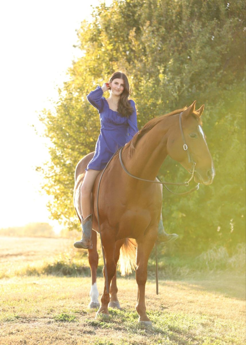 Ellie Bovee poses with her horse M&M for her senior photos. Photo  by Tori Versteegh, published with permission by Ellie Bovee