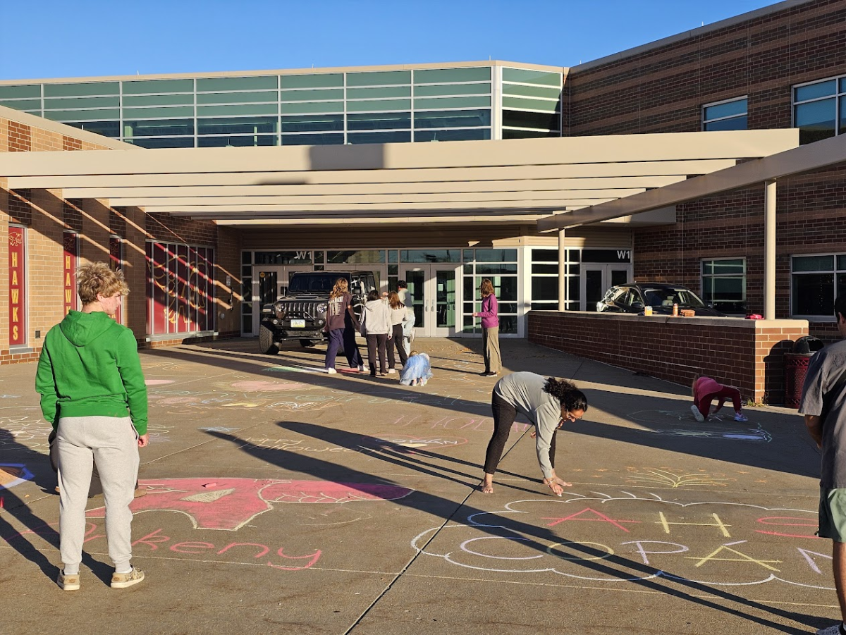 The SHH decorates the school’s sidewalk to welcome exchange students from Mexico. “Being a part of different cultures helps you be a better person. And plus, all the teachers are very fun. Everyone’s very inclusive,” the President of the SHH, Brynn Blume, said. Photo by Elizabeth Dentlinger.